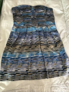 BCBG Generation Strapless Mini Dress – abstract wave-inspired print